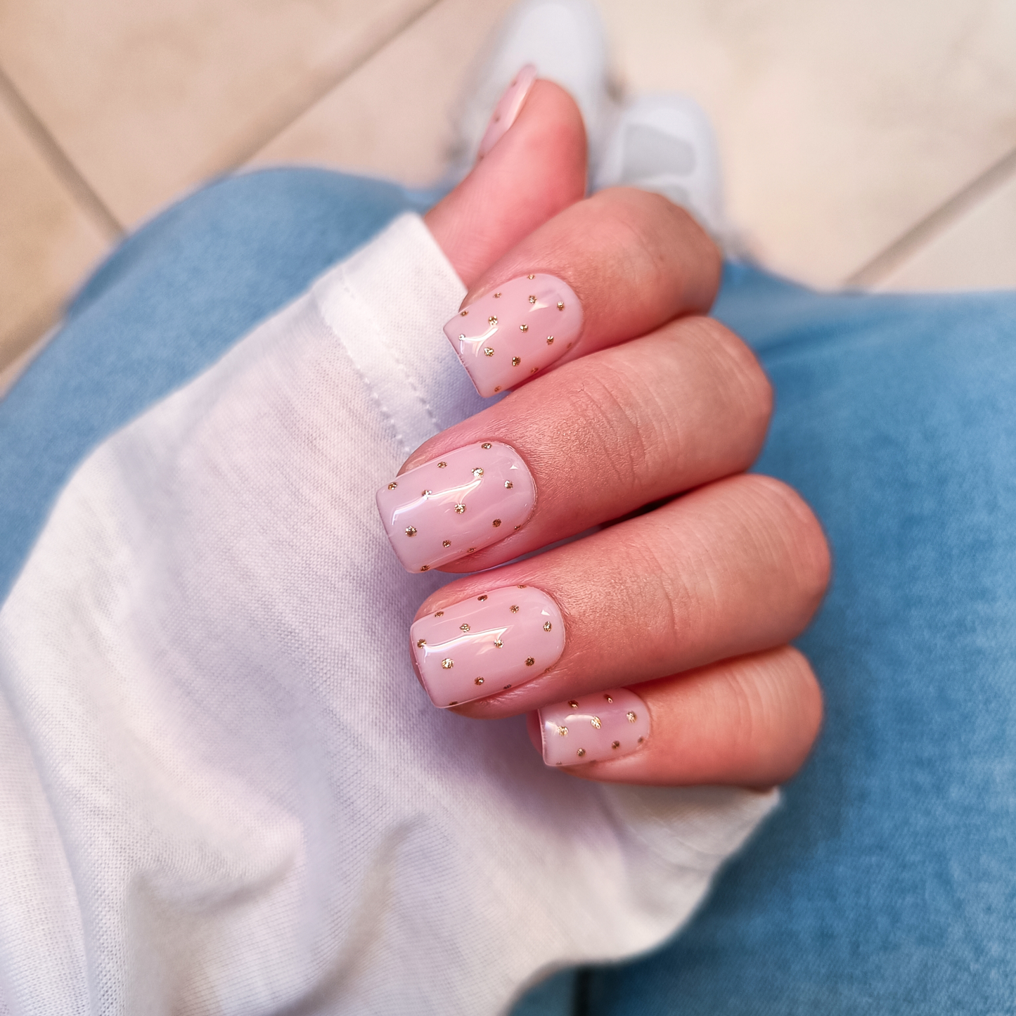 DOTTY Unghie finte rosa nude con pois dorati