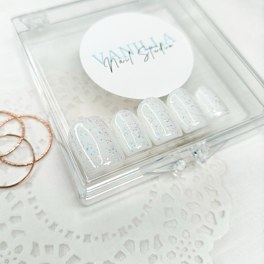 Set unghie finte press on bianco con scaglie glitter