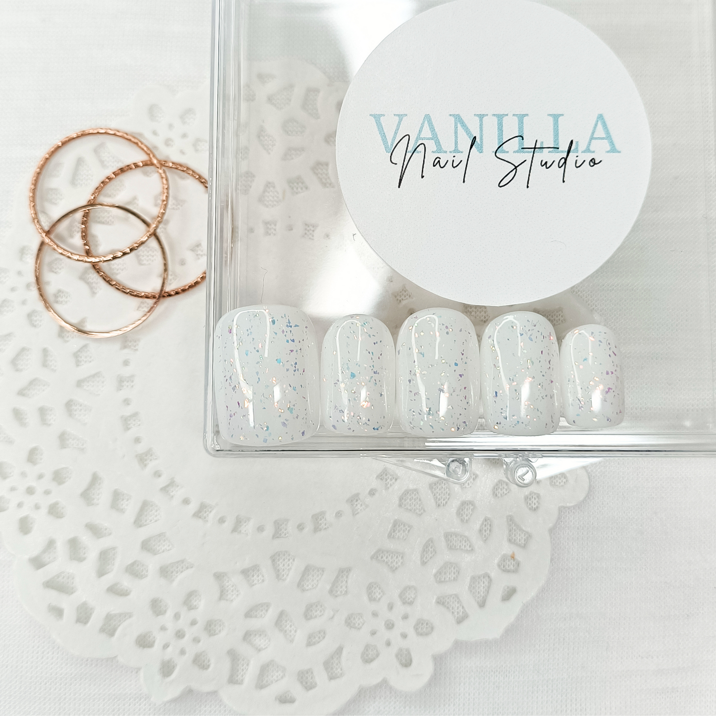 Set unghie finte press on bianco con scaglie glitter