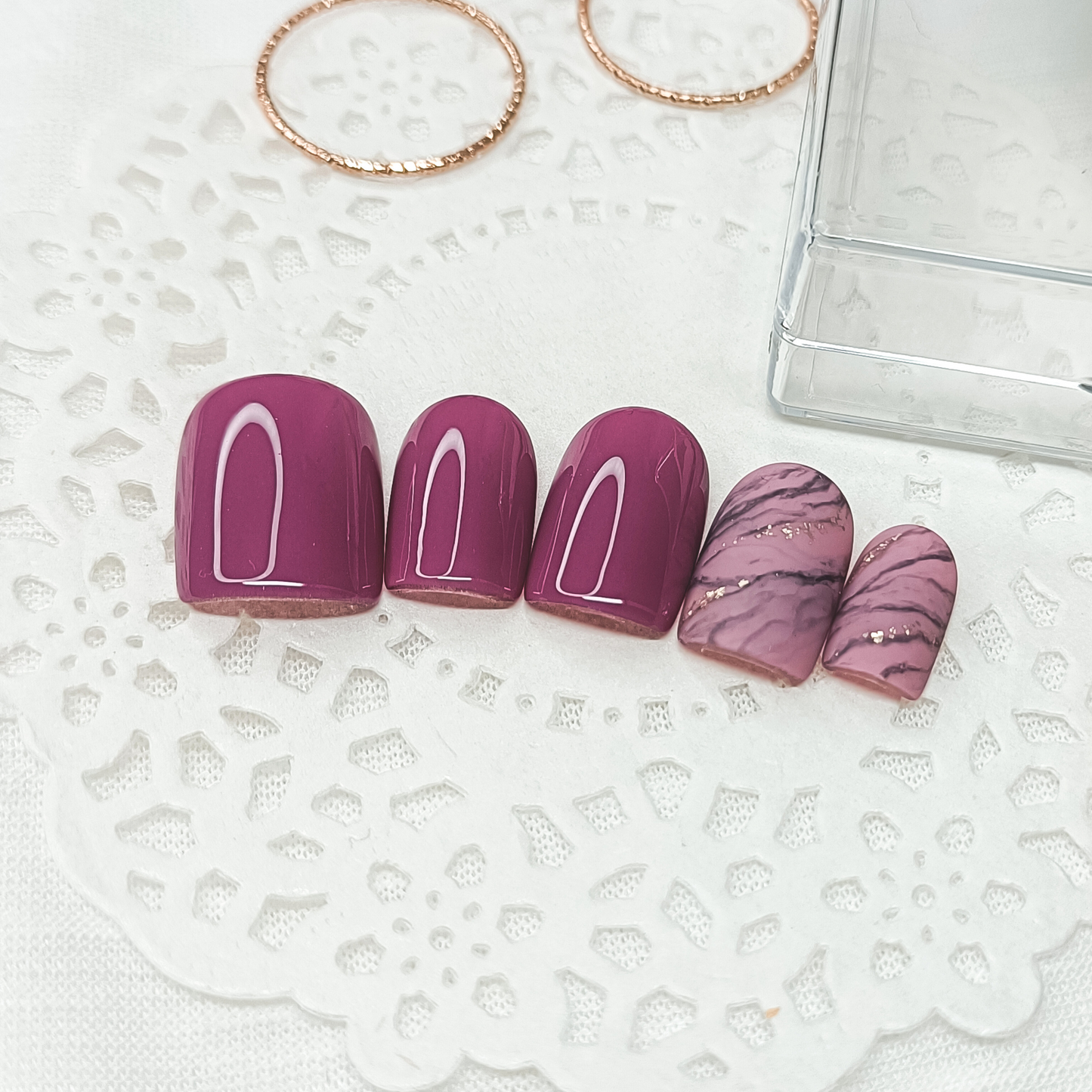 Set unghie finte press on viola con effetto marmo