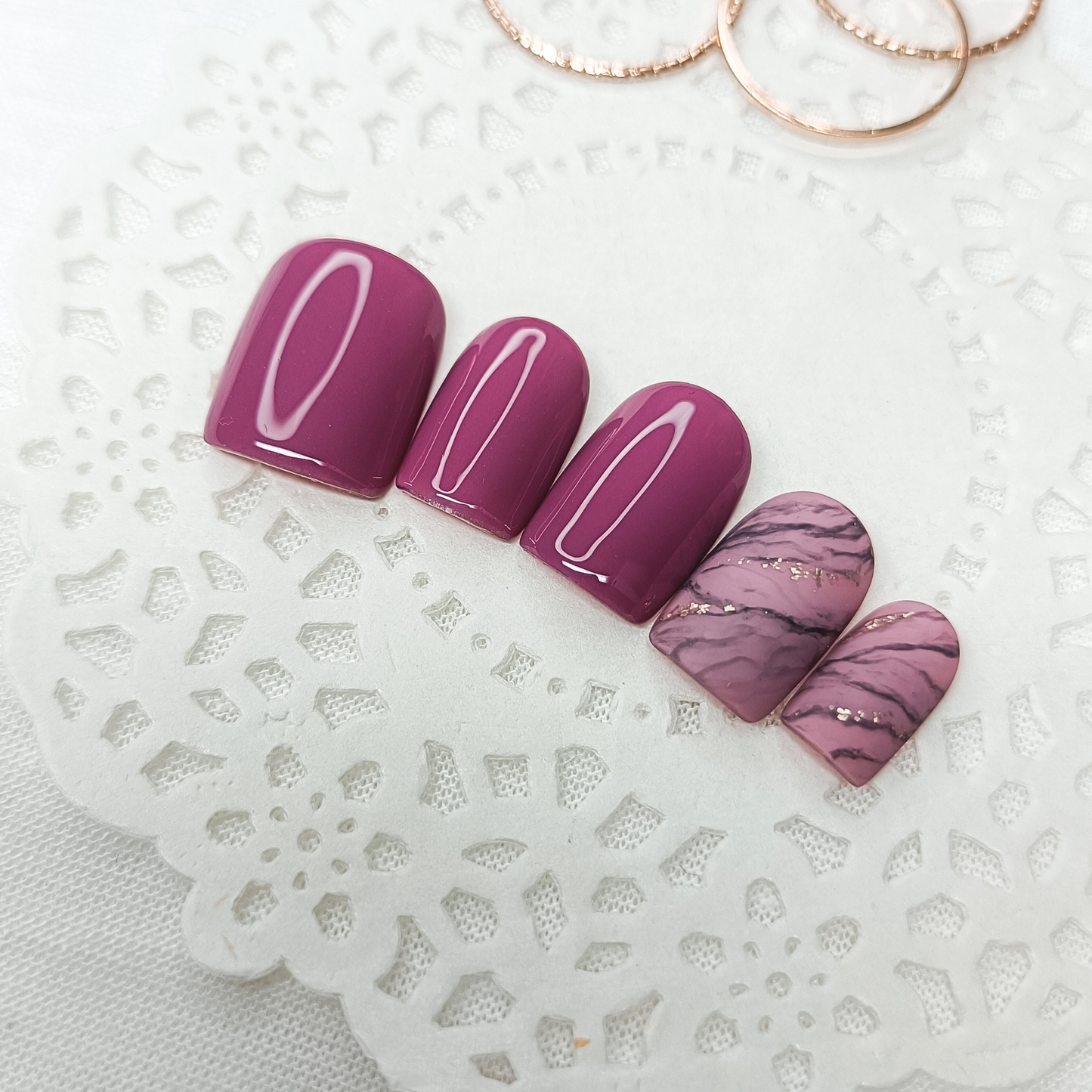 Set unghie finte press on viola con effetto marmo