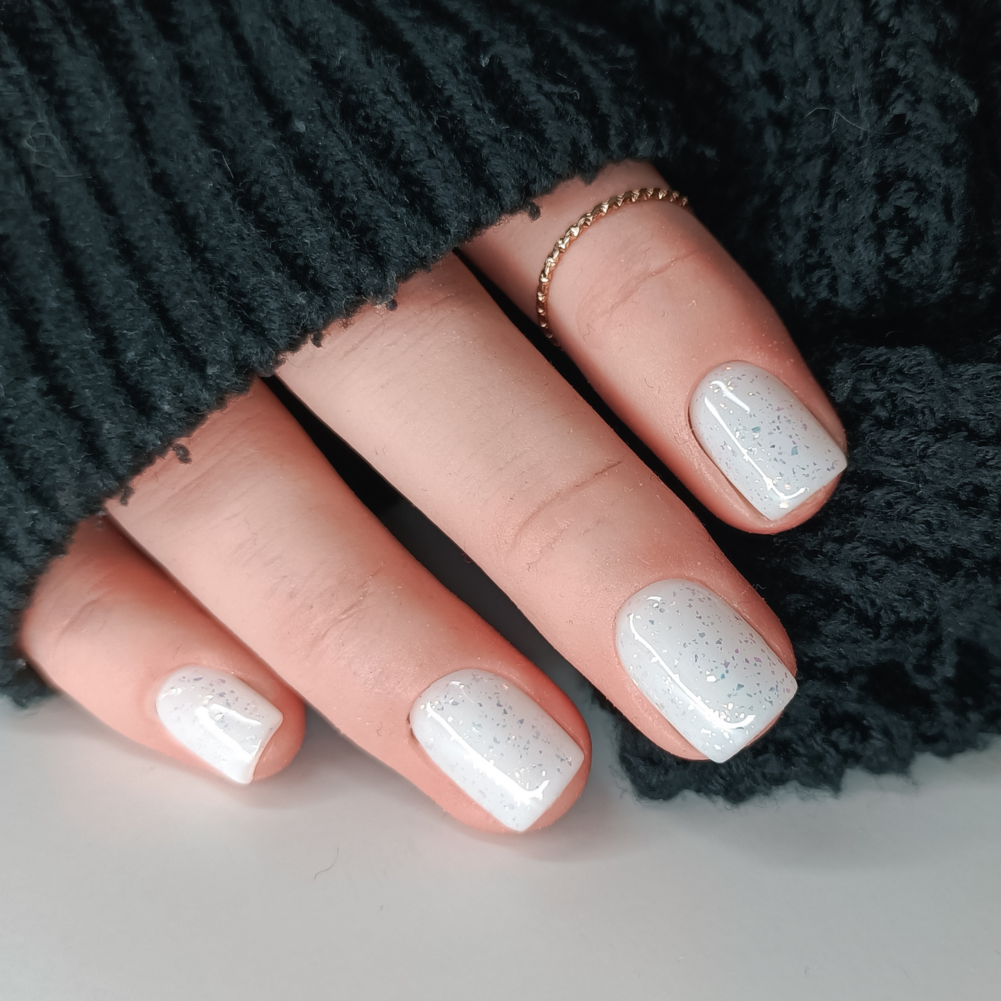 Set unghie finte press on bianco con scaglie glitter