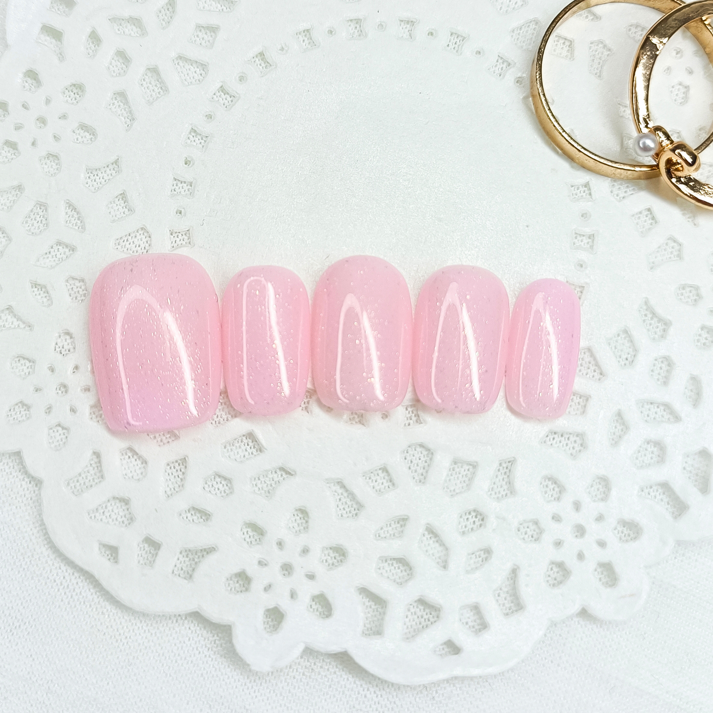 GOLDEN BLUSH – Unghie finte press on rosa nude con microglitter oro