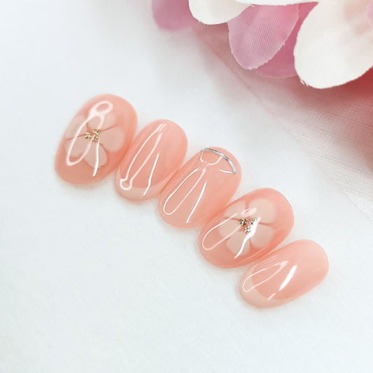 SILK PETALS – Unghie finte press on nude con french beige e nail art floreale