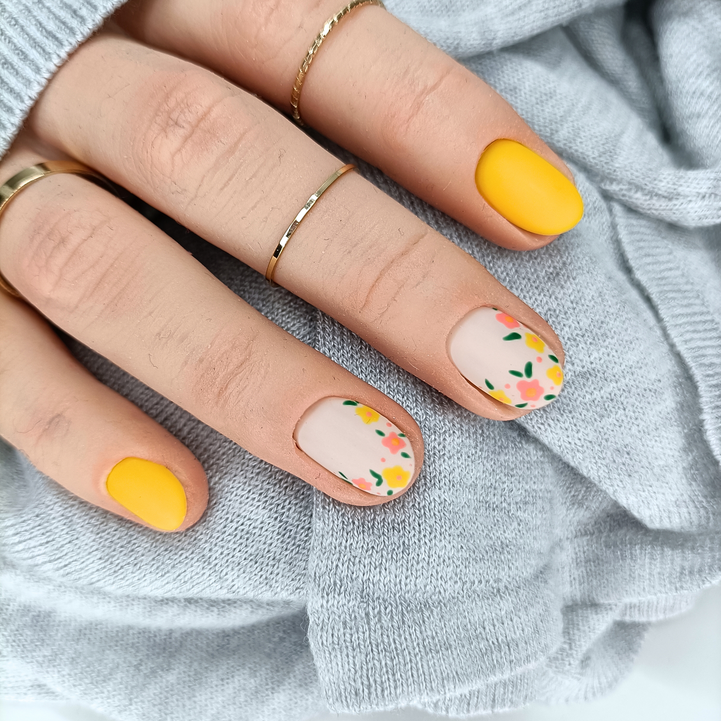 SPRING unghie finte press on floreali personalizzabili