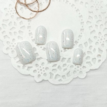 Set unghie finte press on bianco con scaglie glitter