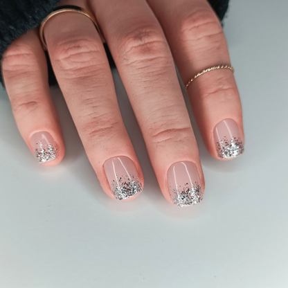 Set unghie finte press on rosa nude con sfumatura glitter argento